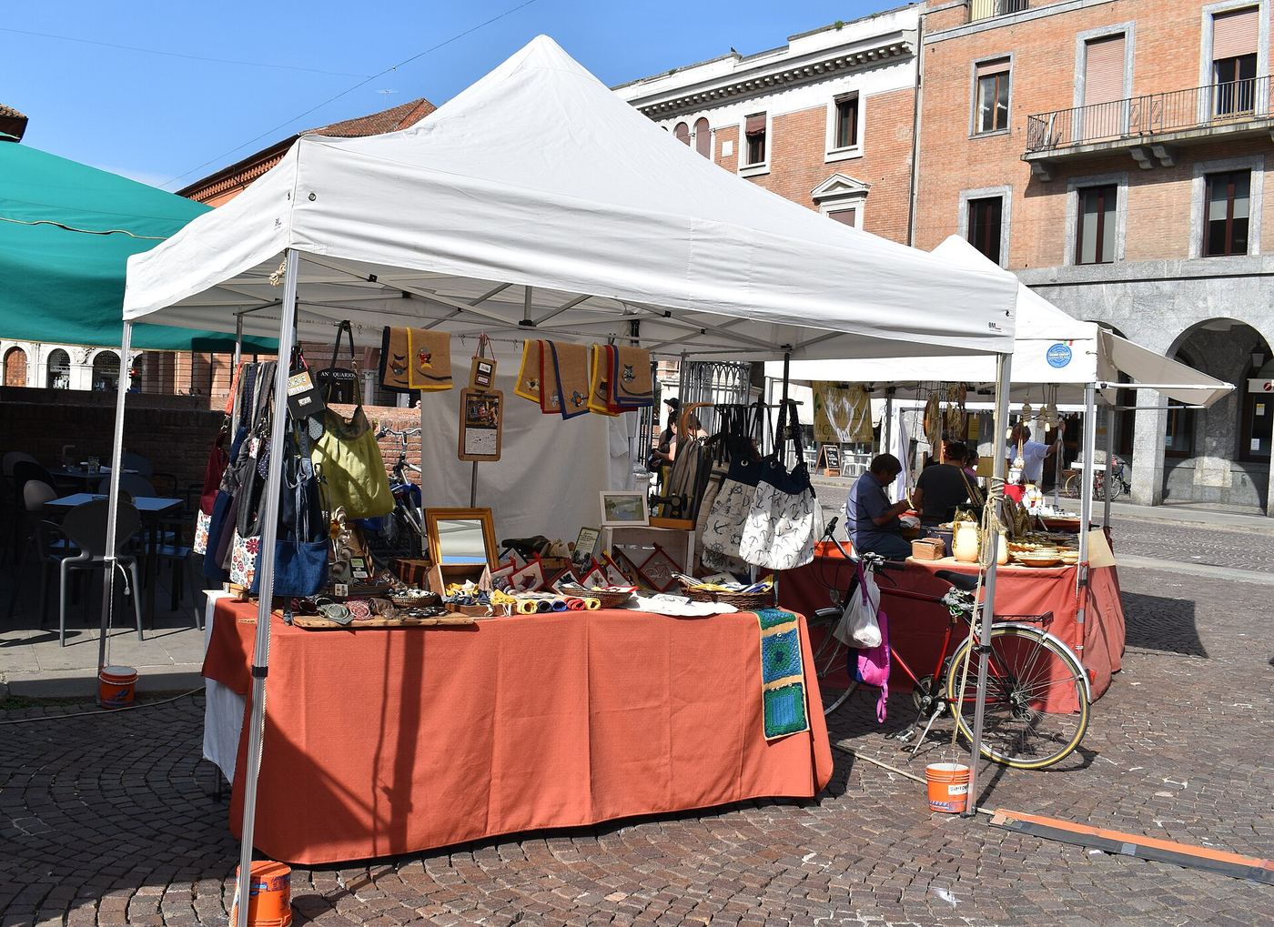 Mercatino antiquariato e artigianato 0.jpg