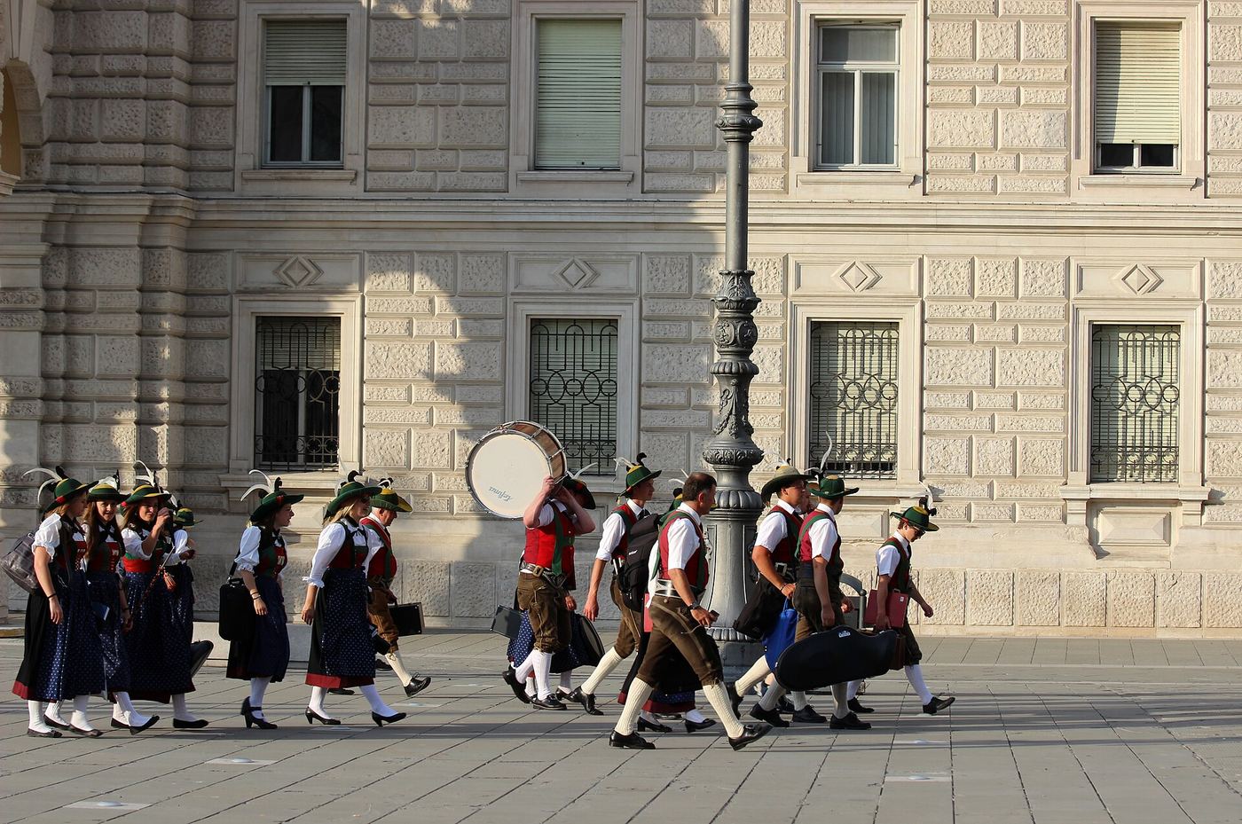 Trieste, Banda musicale in Piazza Unità.JPG